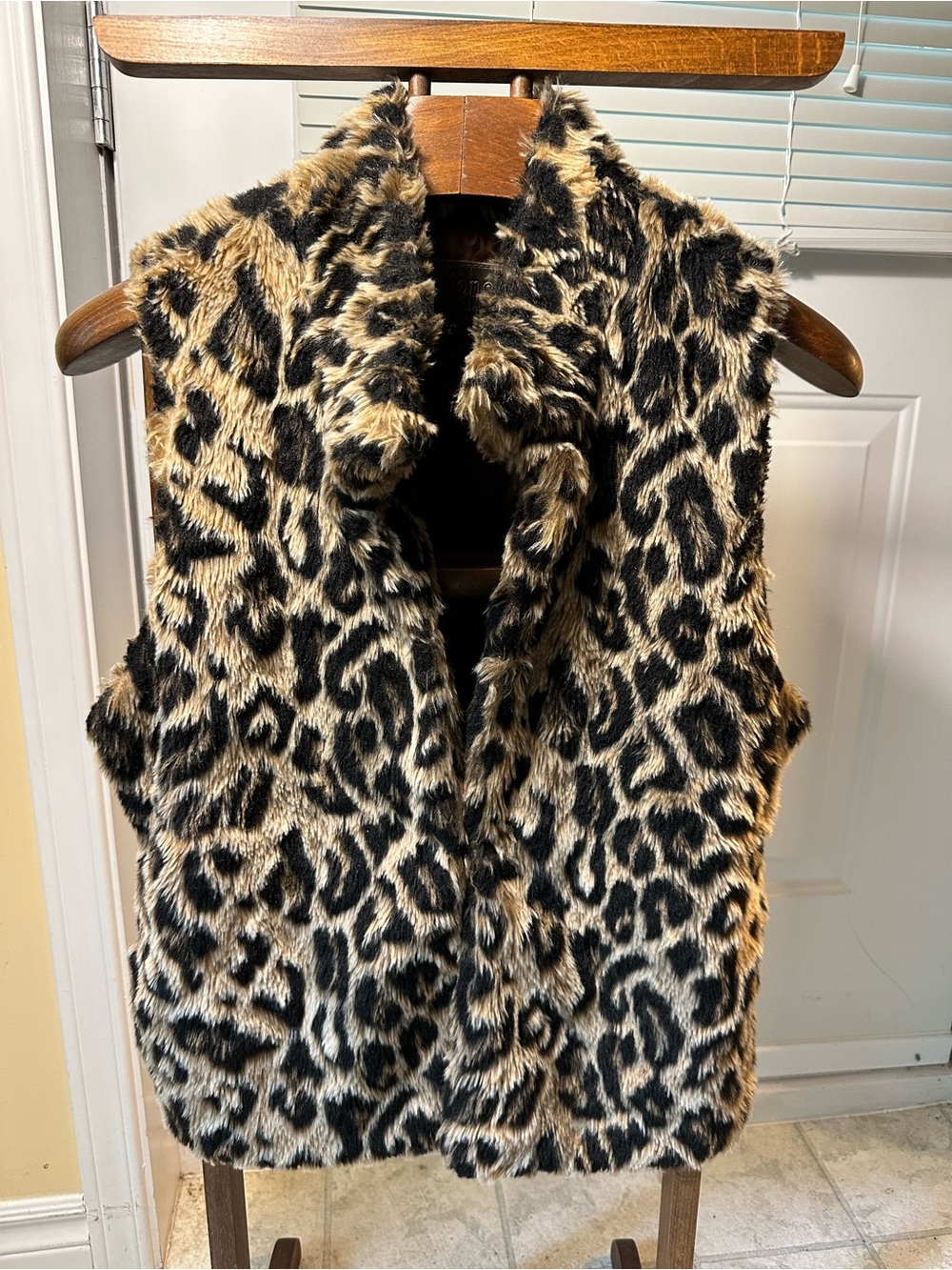 Ci Sono Faux Fur Leopard Vest in Black and Tan